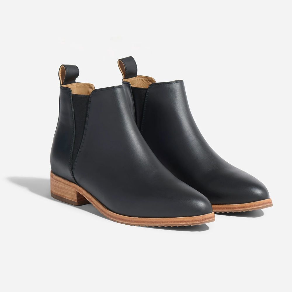 Nisolo Eva Everyday Chelsea Boot, Size 8.5, Black with Natural Sole, EUC